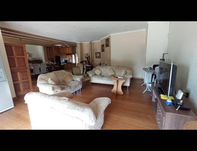 5 BEDROOM HOUSE FOR SALE IN SCOTTSVILLE